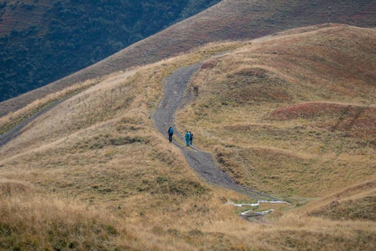 drumeti pe traseu montan din Romania