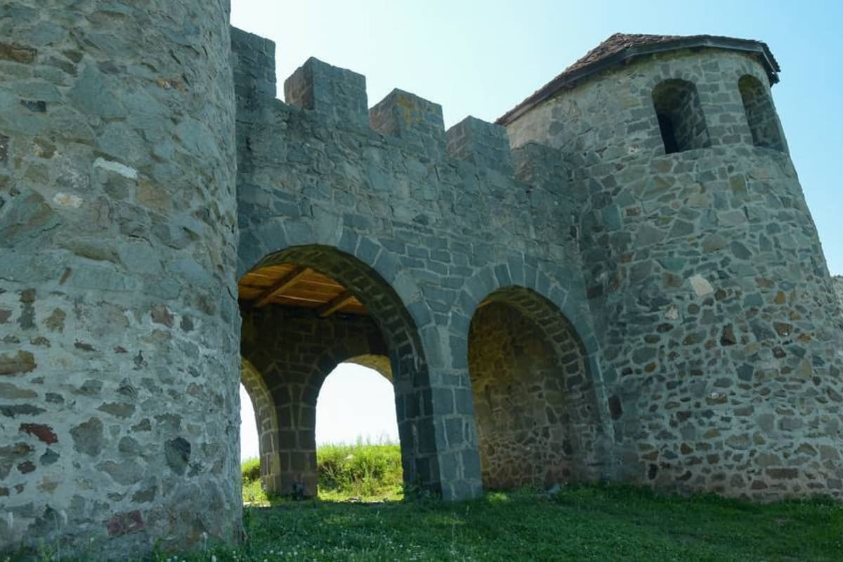 ziduri si arcade ale castrului roman Porolissum