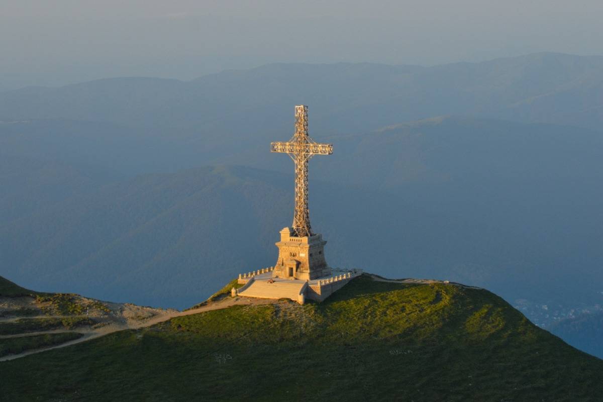 Crucea Eroilor de pe Muntele Straja, Romania