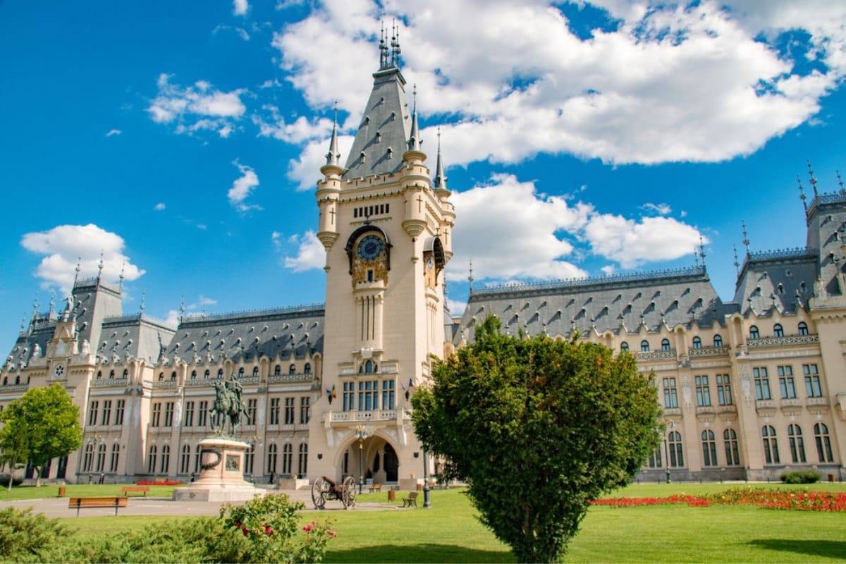 Top 12 obiective turistice din Iași pe care trebuie să le vezi măcar o dată