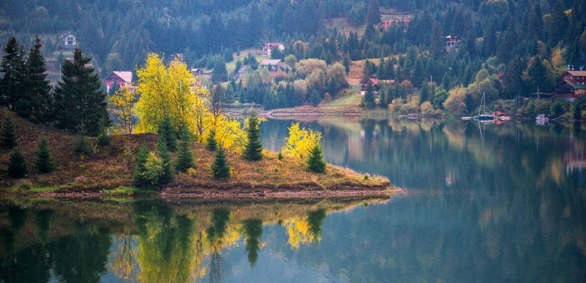 Lacul Colibița: ce spune legenda și ce obiective poți vizita în apropiere