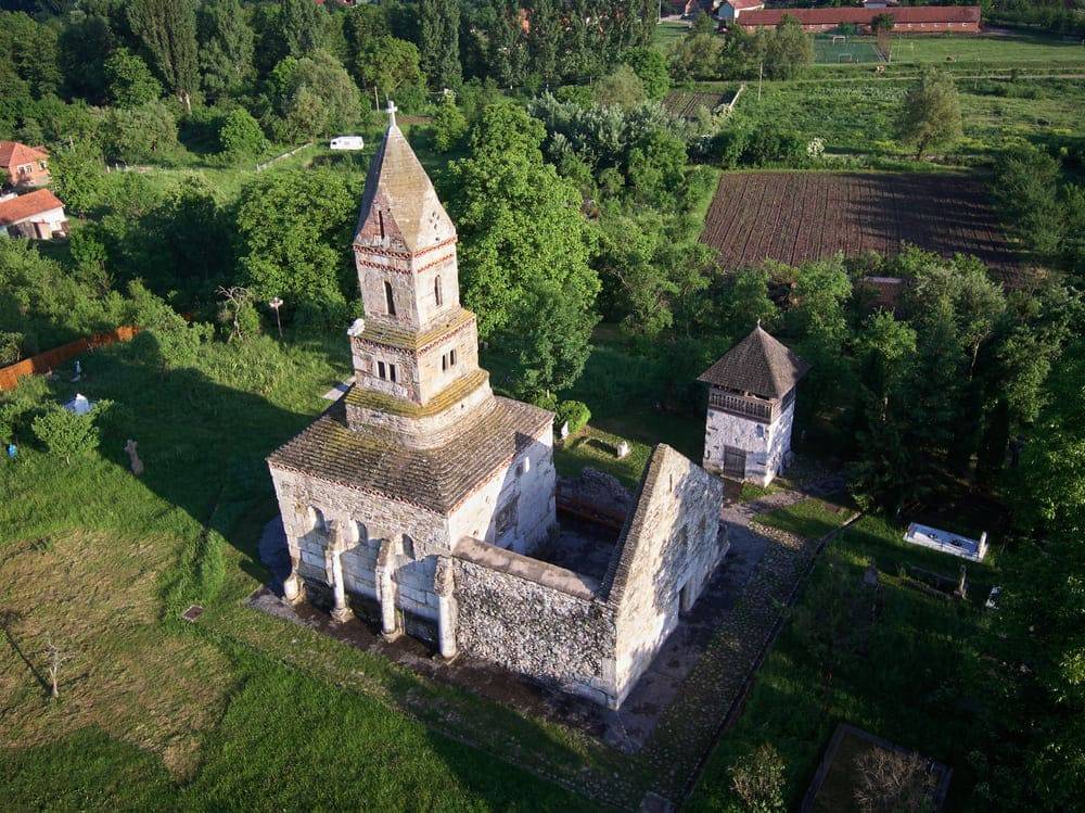 Biserica medievala din Densus
