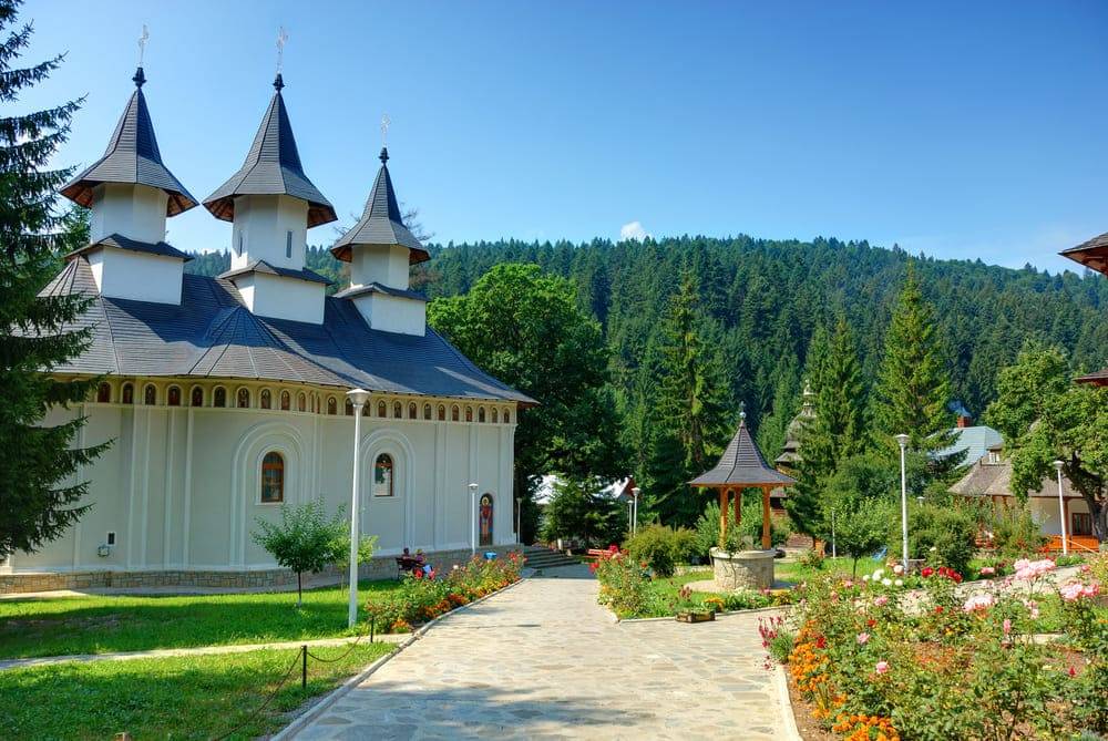 Schitul Durau intr-o zi insorita