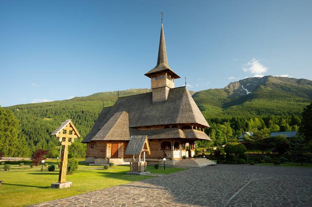 manastirea pietroasa din borsa maramures