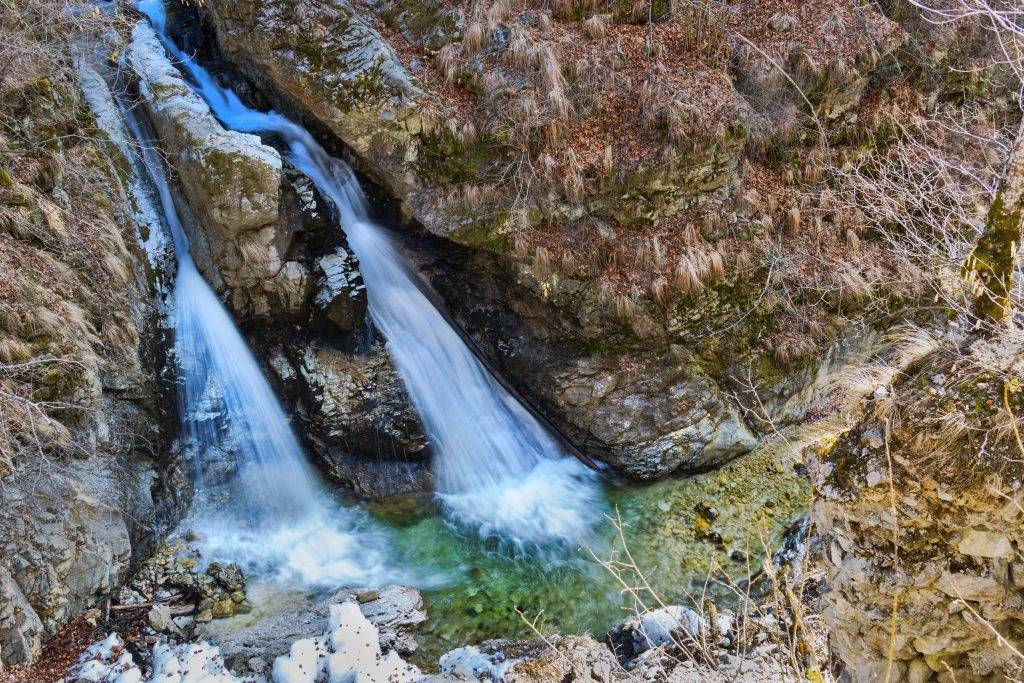 cascada moara dracului din valea draganului