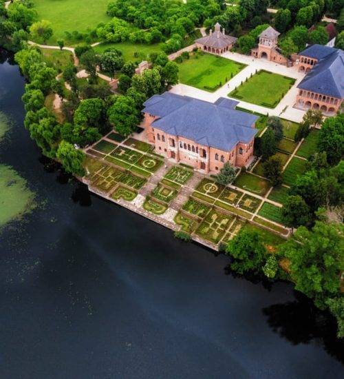 vedere panoramica palatul mogosoaia domeniu si lac
