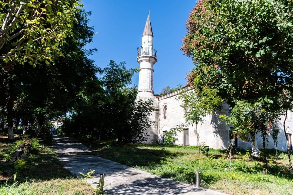 Imagine cu Moscheea Esmahan Sultan din Mangalia