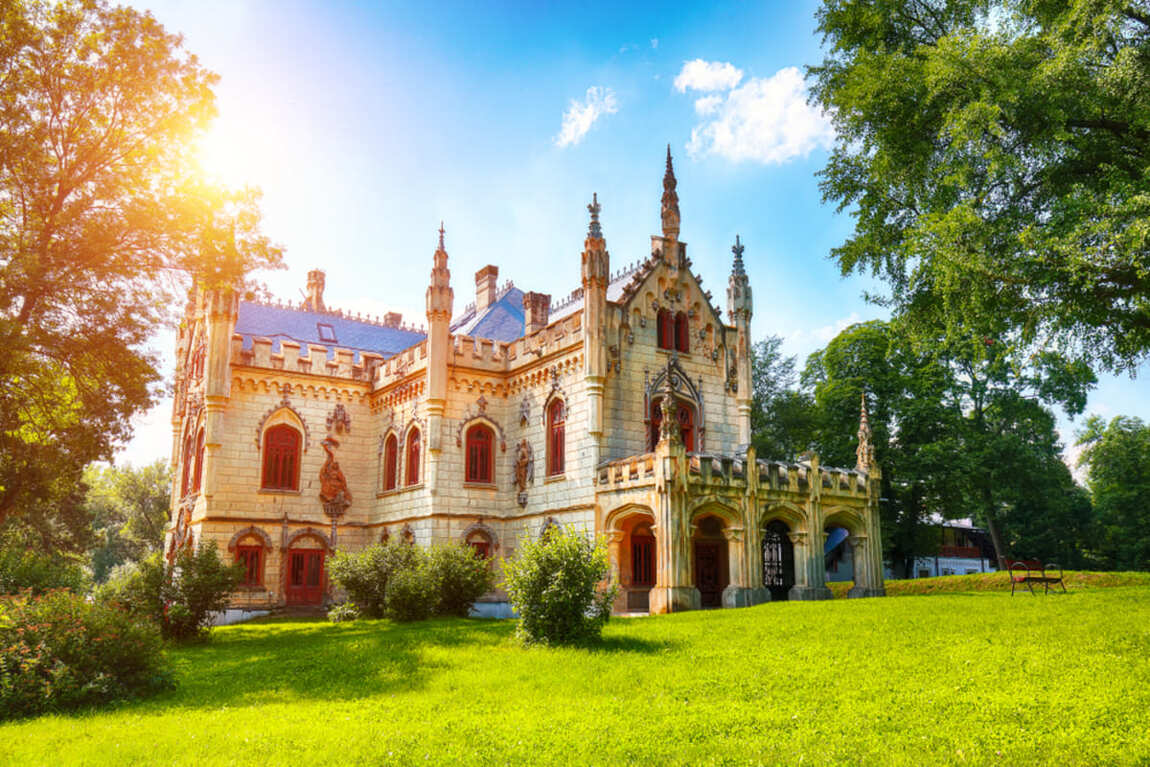 Castelul Sturdza, Miclauseni, intr-un parc linistit