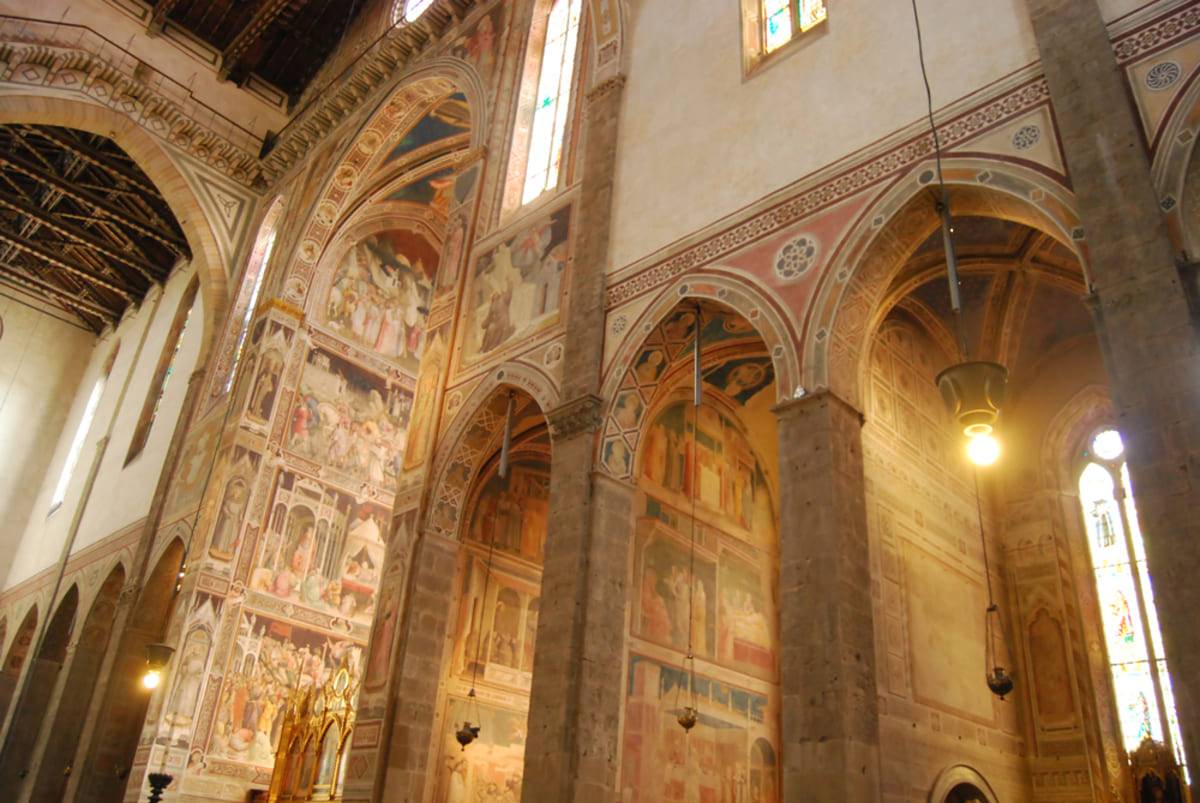 Detaliu arhitectural din interiorul bisericii de la Curtea de Arges