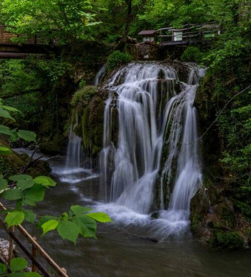 imagine cu cascada Bigar