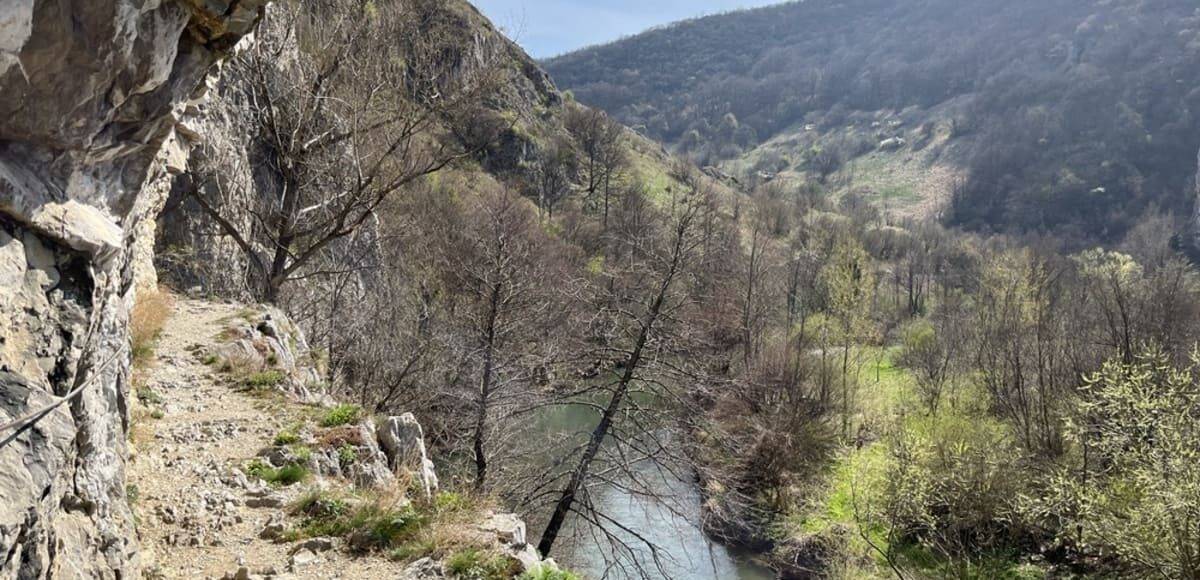 Un weekend la Cheile Nerei: ghid complet de vizitare
